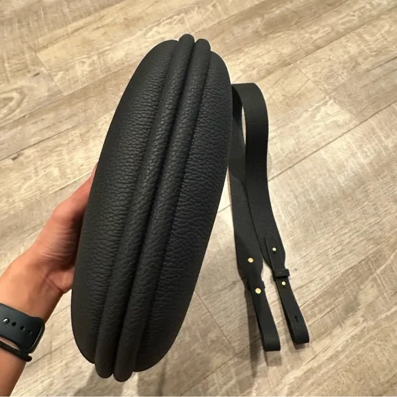 Songmont Black Leather Shoulder Bag with Gold Accents - Picture 4 of 6